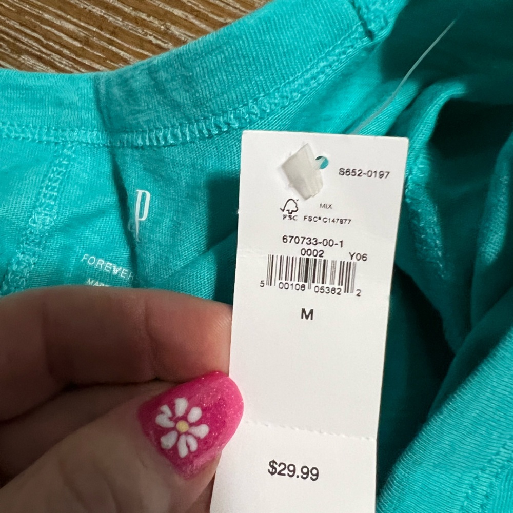 NWT GAP|Forever Soft V-neck Tee|Size Medium - Picture 4 of 7